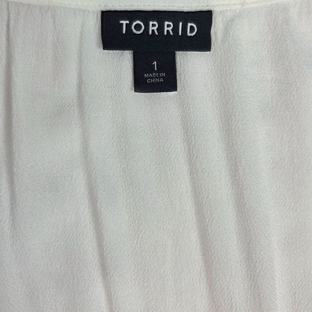 Torrid Embroidered Ivory Camisole Top With Blue Floral Detail Size 1 - Picture 5 of 7